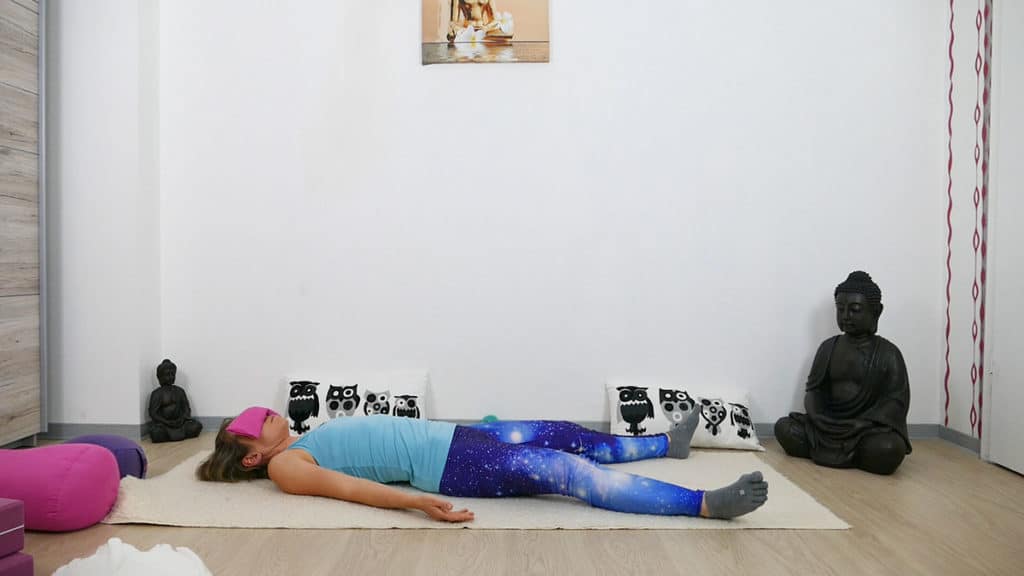 Yin Yoga für besseren Schlaf - Savasana