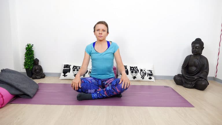 Yin Yoga für Piriformis: Schneidersitz