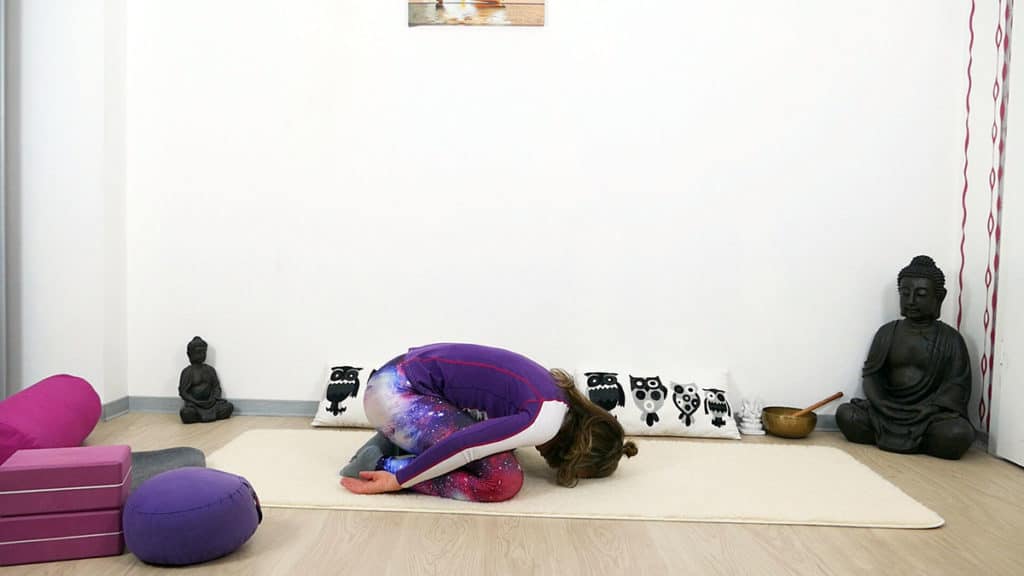 Yin Yoga Selbstliebe - Haltung des Kindes