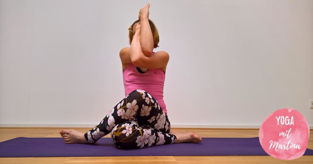 Yin Yoga Shoelace mit Adlerarmen (Garuda)